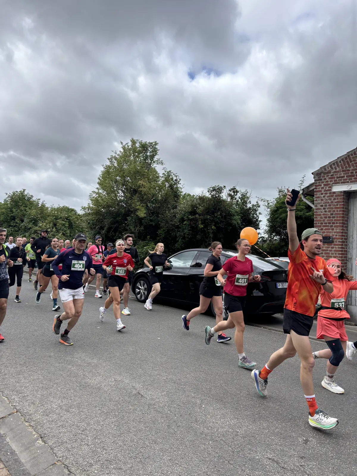Départ de la course solidaire Tous en Piste à Capinghem