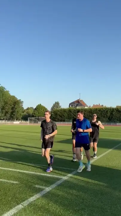 L'équipe qui accompagne l'ambassadeur